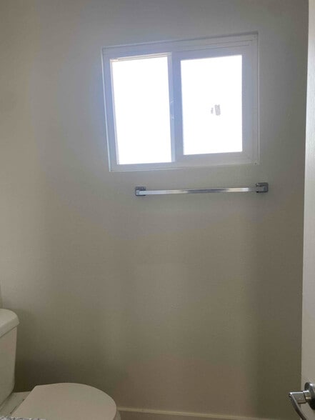 Building Photo - 730 S 46th St