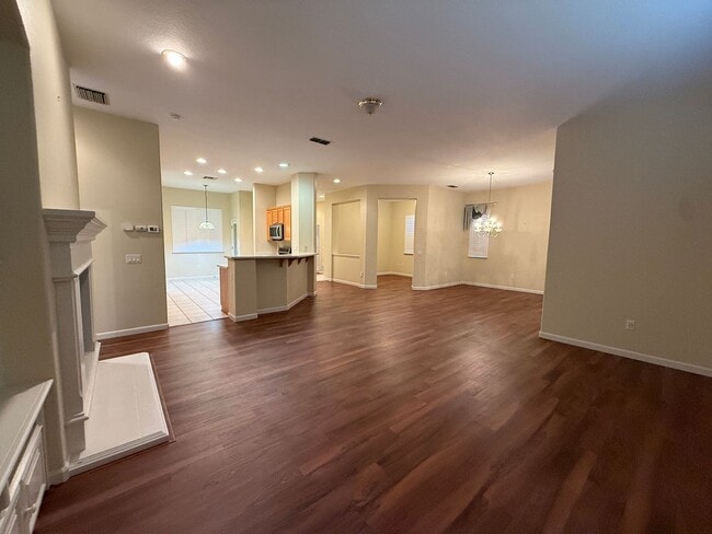 Building Photo - Heritage Lakeside 55+ Active Community!