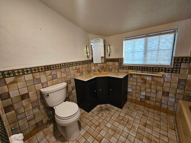 Building Photo - Stunning 1 Bed 1.5 Bath Naglee Park Home W...