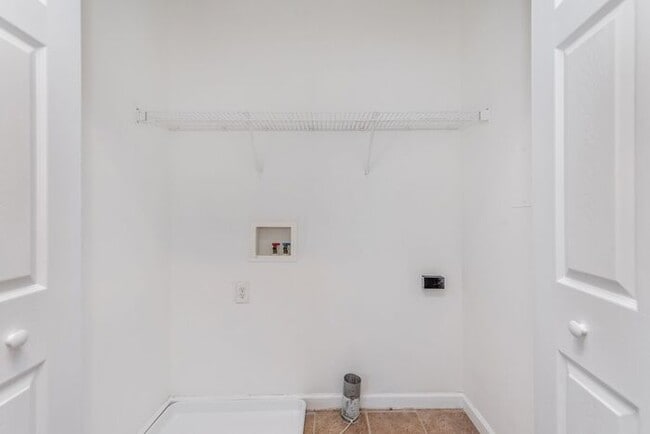 Building Photo - Beautiful town home in the quiet Towne Park community!!