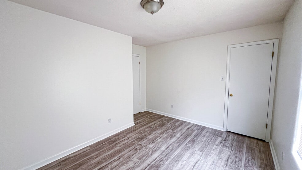 Building Photo - 4721 Waterfront Oak Dr