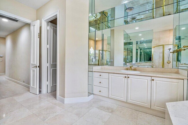 Building Photo - 1831 Sabal Palm Dr
