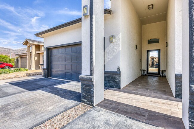 Building Photo - We have a beautiful home fully furnished with 4 bedroom-2 baths