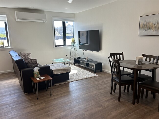 Building Photo - 64 Salem St