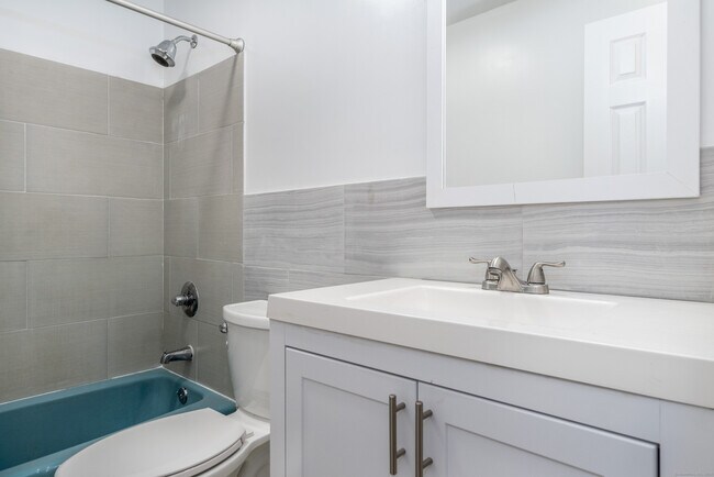 Building Photo - 196 Hope St