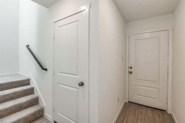 Building Photo - 6224 Sandpiper Ln