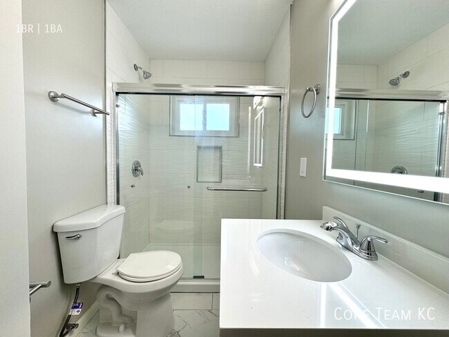 Building Photo - 1132 W 41st-4W