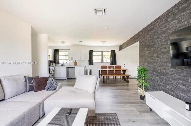 Building Photo - 1200 NW 18th Ct