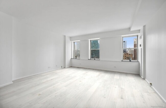 Building Photo - 40 E 9th St