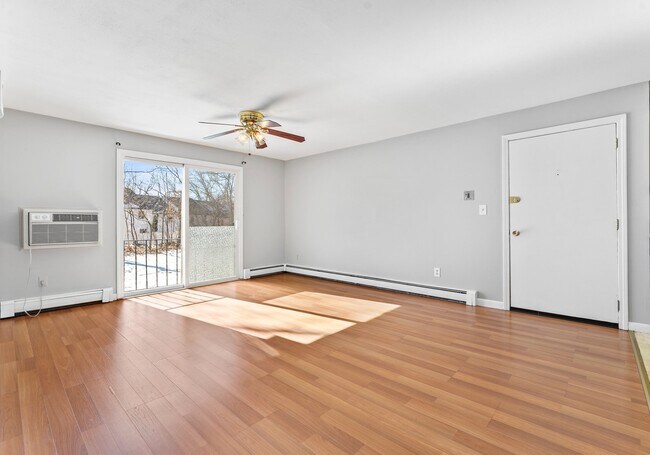 Building Photo - 82 Boylston Ln