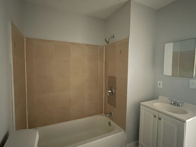 Building Photo - 1647 Bridgeport Dr NW