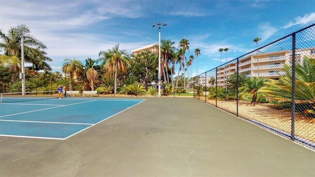 Building Photo - 1120 N Shore Dr NE