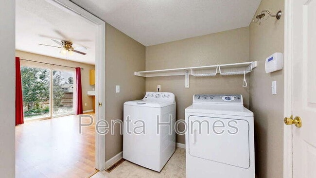 Building Photo - 826 Glenwall Dr