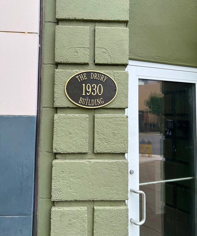 Building Photo - 327 Main St