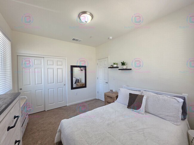 Building Photo - 3010 Sterling Ridge Cir