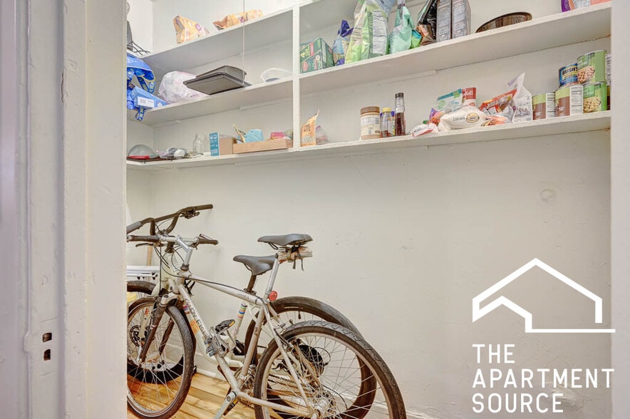 Building Photo - 2842 N Whipple St