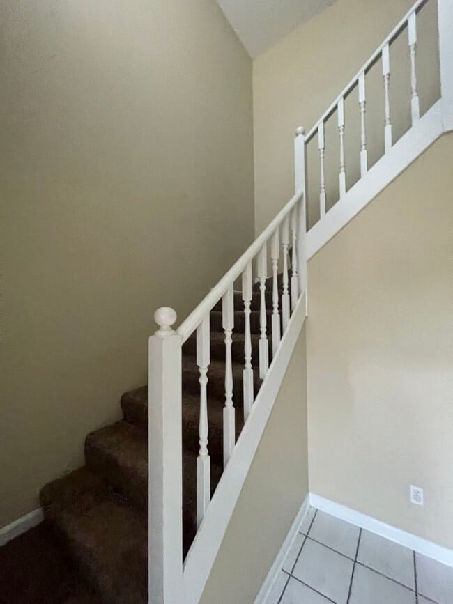 Building Photo - Briarwood West -