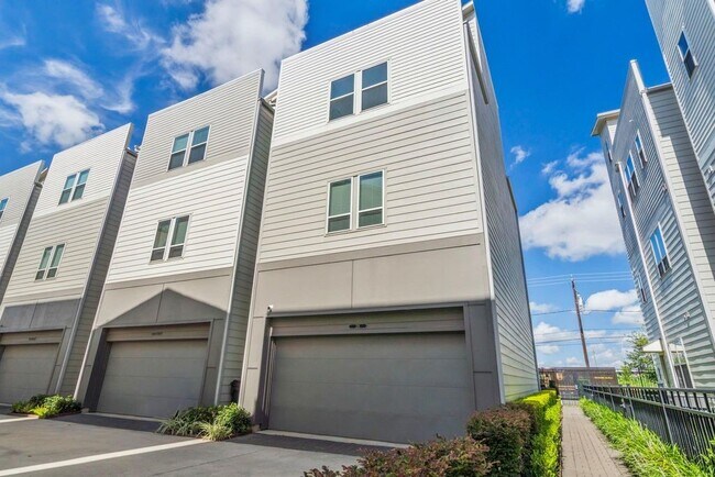 Building Photo - 316 Jensen Dr