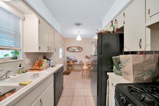 Building Photo - 1104 Kinney Ave