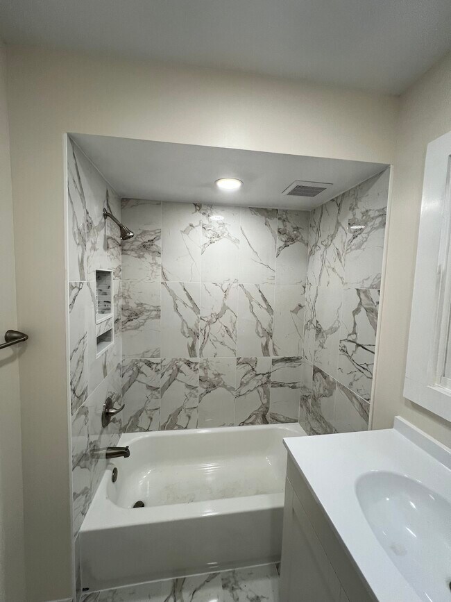 Building Photo - 815 Grove St