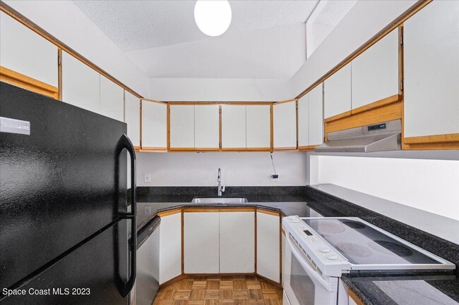 Building Photo - 131 3rd Ave