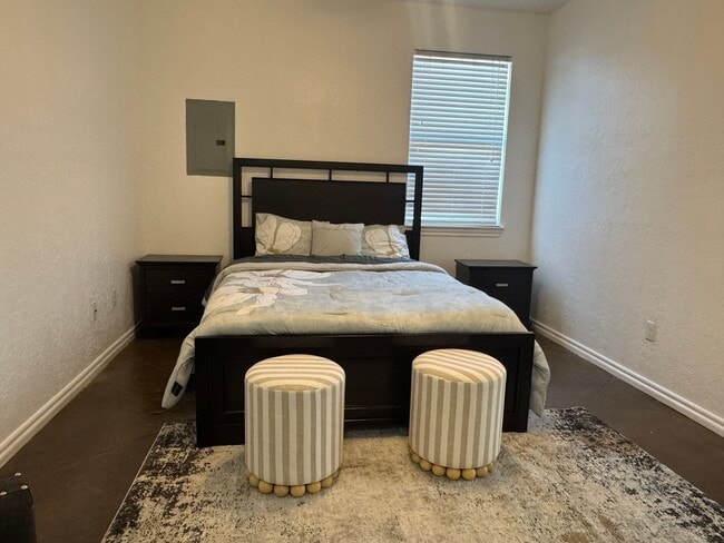 Building Photo - 2501 SW A Ave