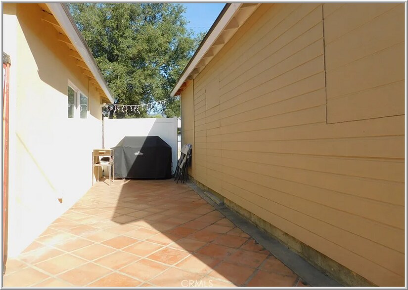 Building Photo - 1102 E Foothill Blvd