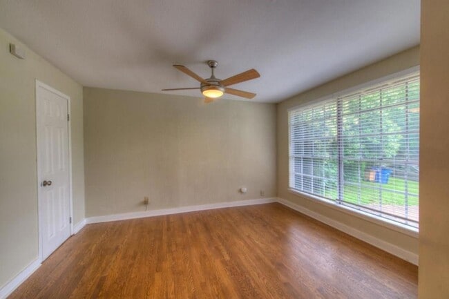 Building Photo - 401 Cherry Hill Dr