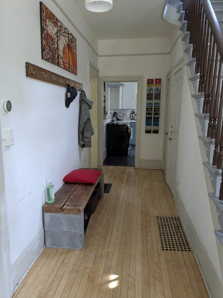 Building Photo - 506 N State St