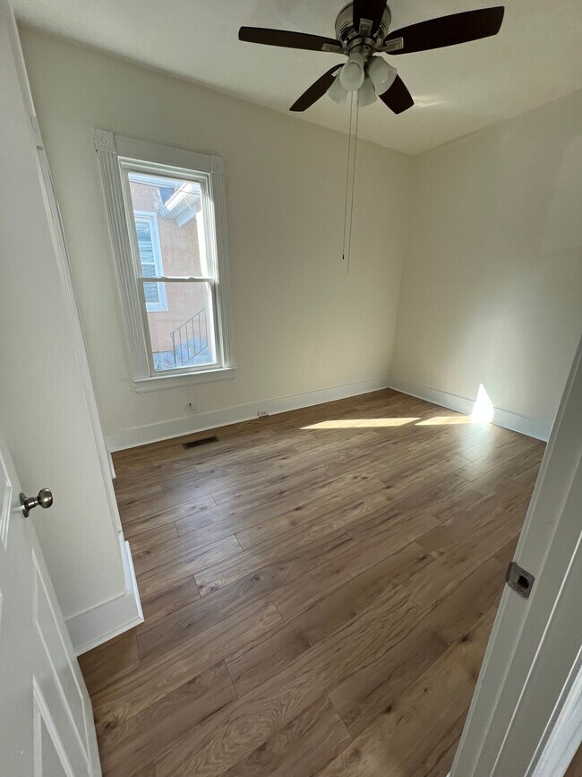 Building Photo - 449 E Brandeis Ave