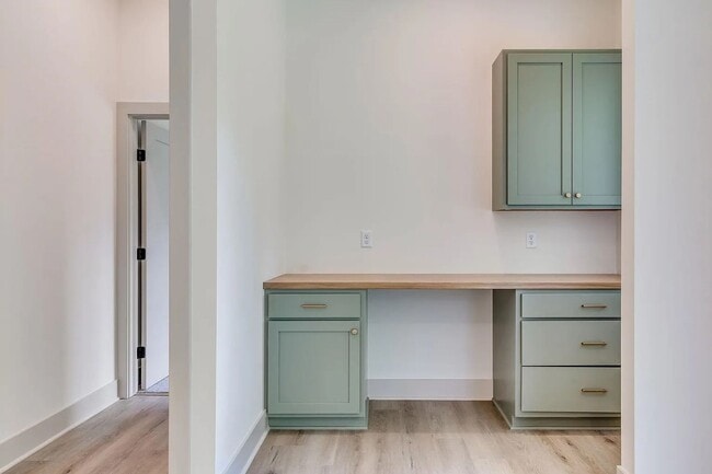 Building Photo - Beautiful and Modern 2 Bedroom