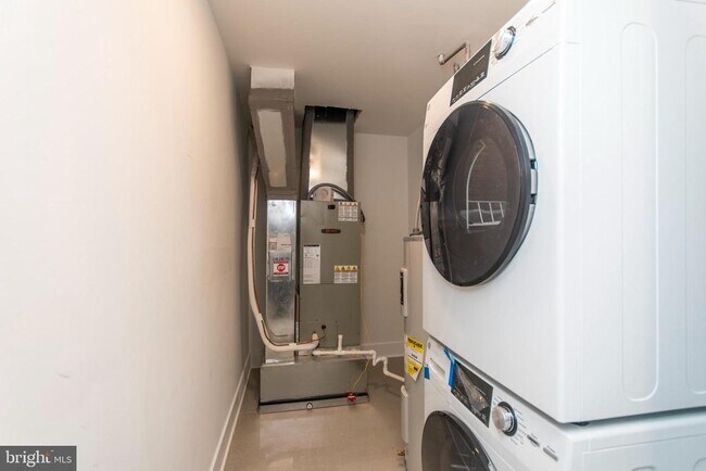 Building Photo - 812 N Uber St