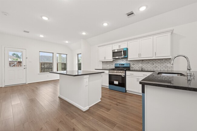 Building Photo - 1410 Cecilia Vines Dr