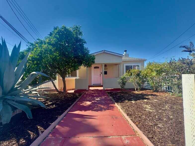 Building Photo - 8109 Ney Ave