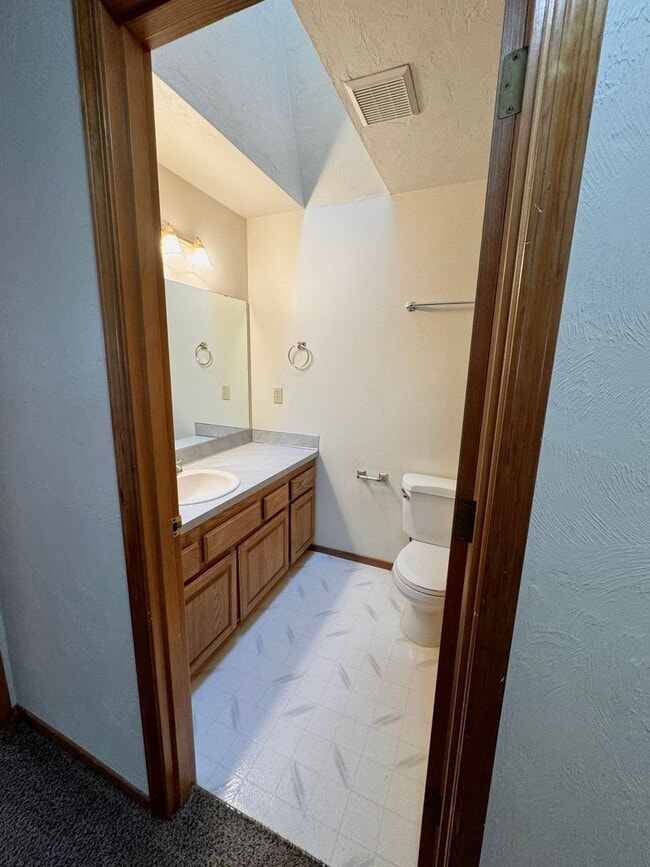 Building Photo - Gorgeous 3 Bed 2 Bath Home Near Shopping and Schools!
