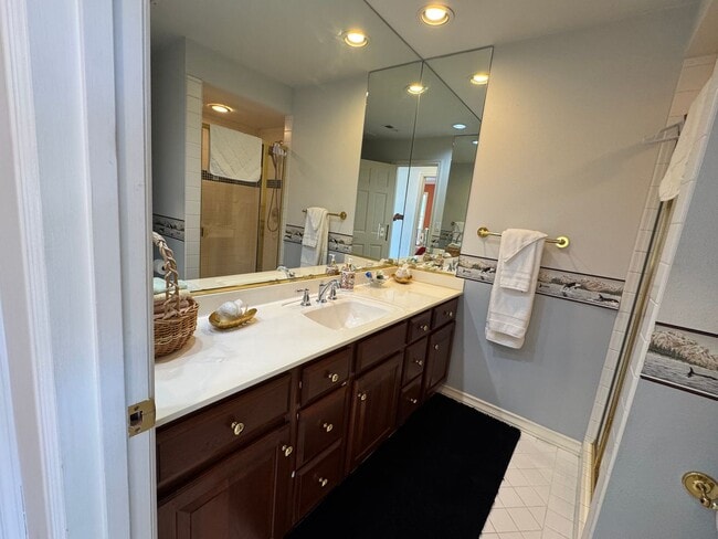 Building Photo - Fully Furnished ALL UTILITIES INCLUDED