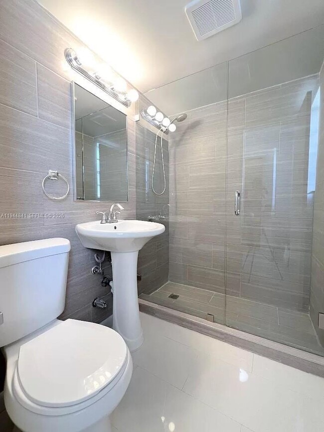 Building Photo - 1007 SE 2nd Ct