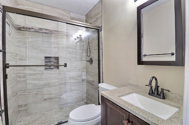 Building Photo - 3-Bed Home with Fireplace & Large Patio in Live Oak