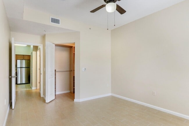 Building Photo - 3205 Myrtlewood Cir E