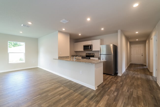 Building Photo - 1427 Swan Ct