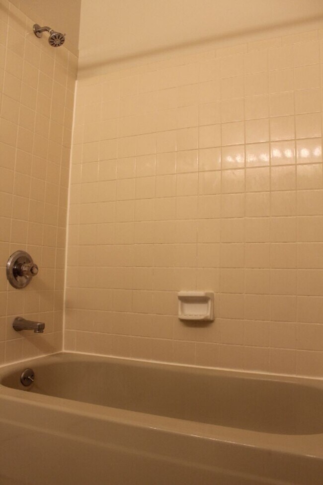 Building Photo - Dakota Station - 2 BR/1 BA Condo!