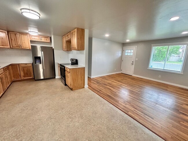 Building Photo - Completely Renovated 4 Bed, 2 Bath Home in Spokane!