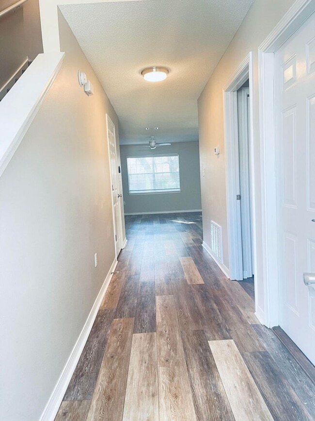 Building Photo - 214 Tooke St