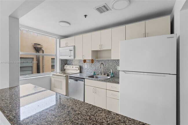 Building Photo - 918 Ocean Dr