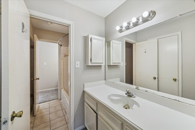 Building Photo - 2007 Country Village Blvd