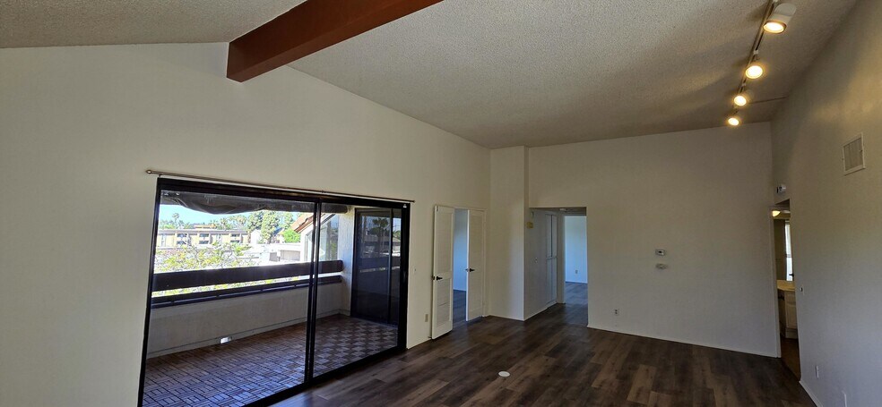 Building Photo - 376 Center St