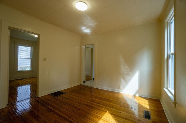 Building Photo - 107 Trinity Pl