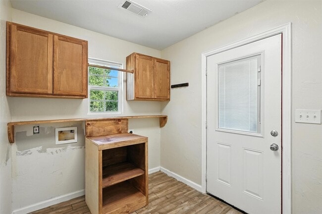 Building Photo - 205 Davis Rd