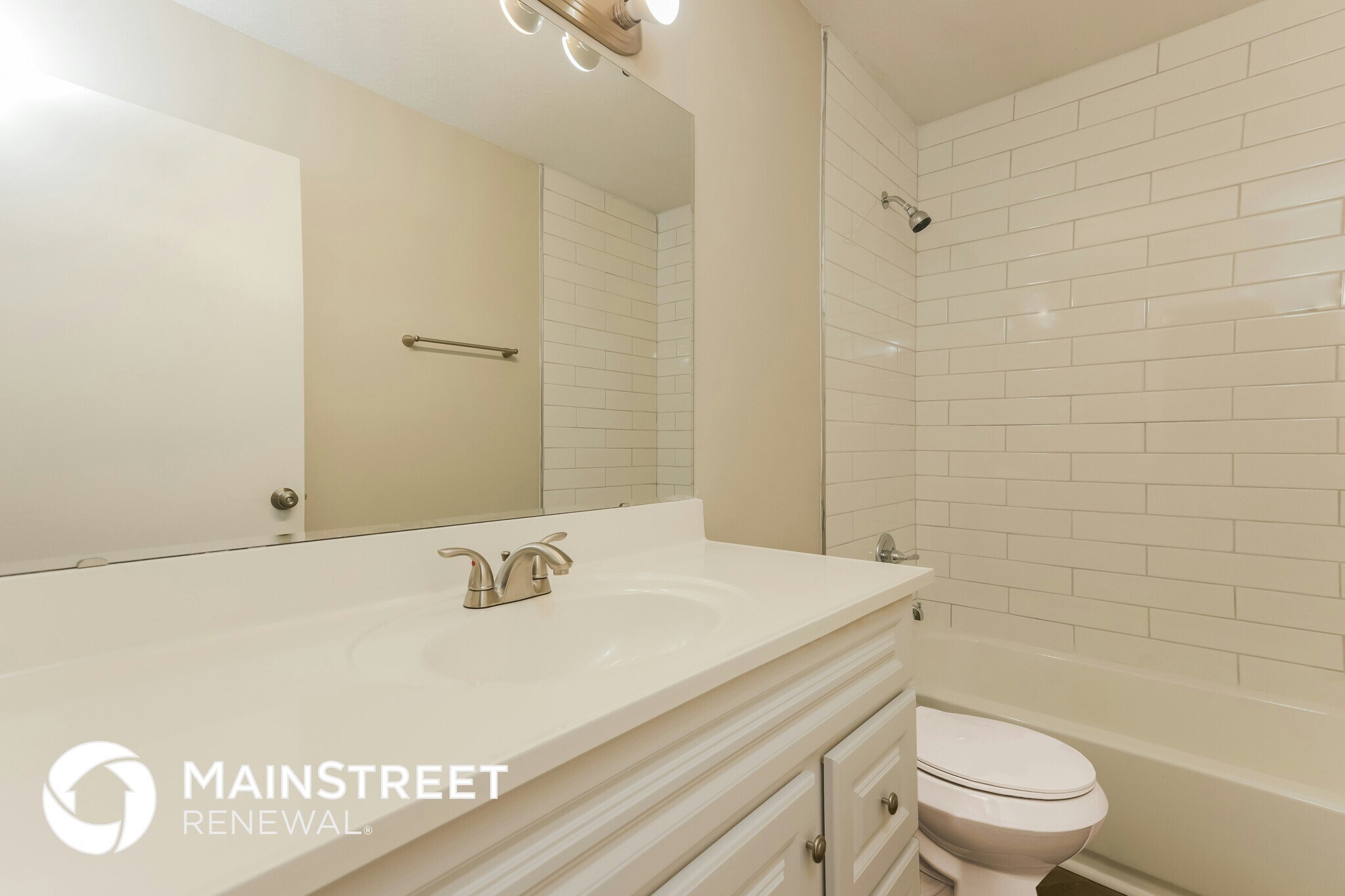 Building Photo - 2704 Champion Ridge Dr