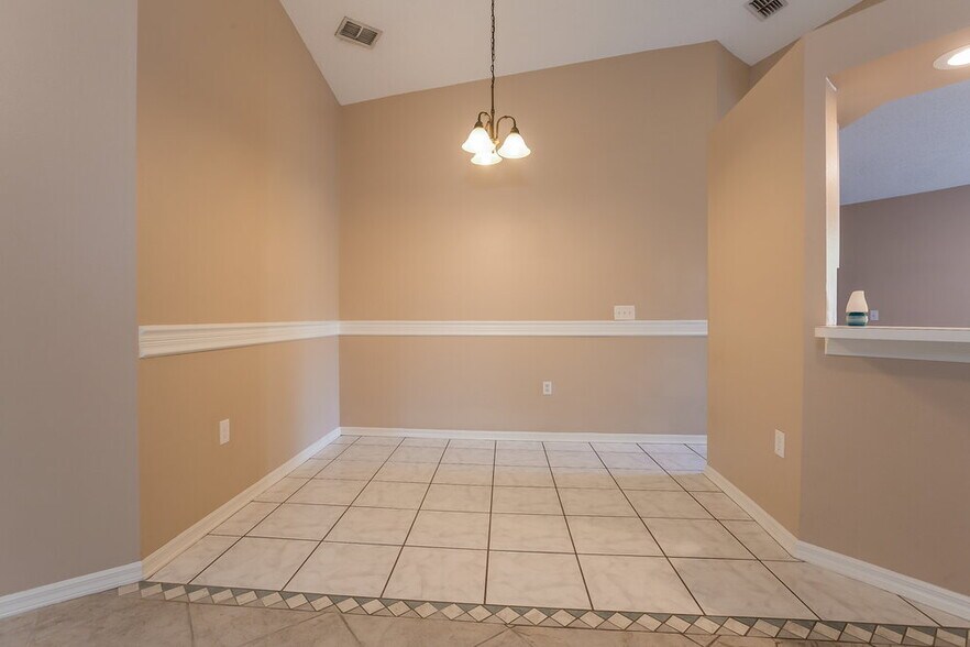 Building Photo - 1010 Malletwood Dr